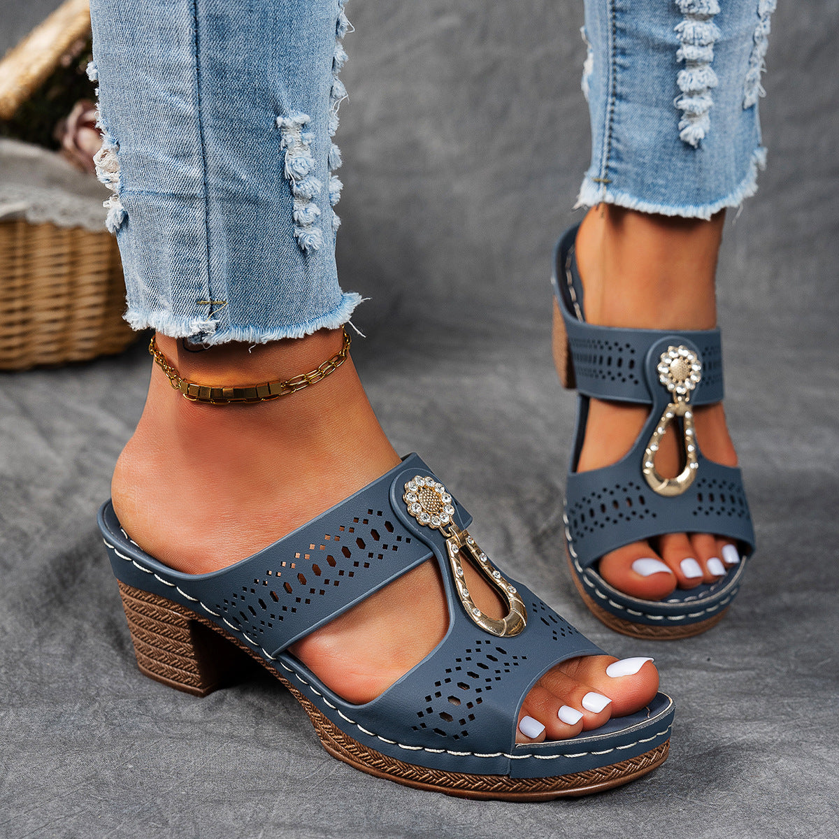 Jovielle | Women’s Orthopedic Cutout Block Heel Mule Sandals