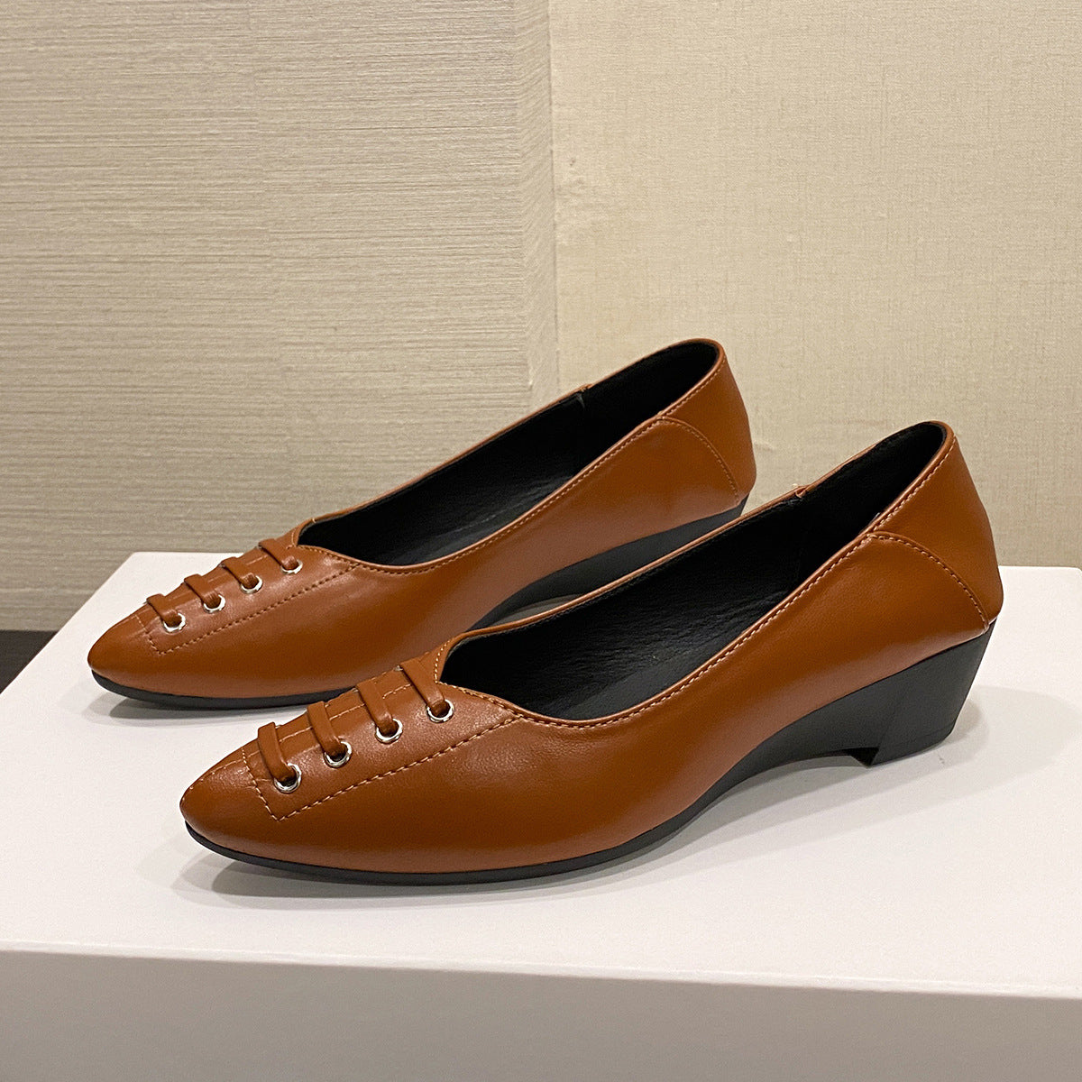 Orthopedic Comfort Women’s Shoes – Classic Lace Low Heel