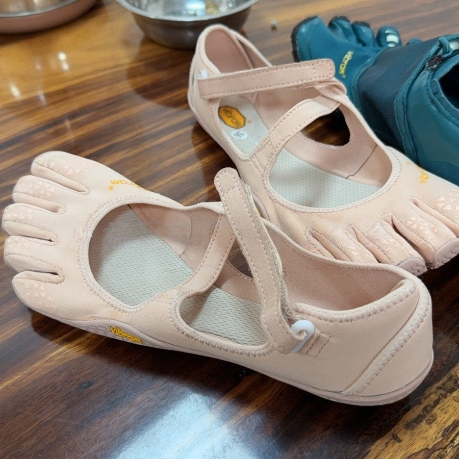 Fiora | Women’s Orthopedic Five Finger Barefoot Shoes