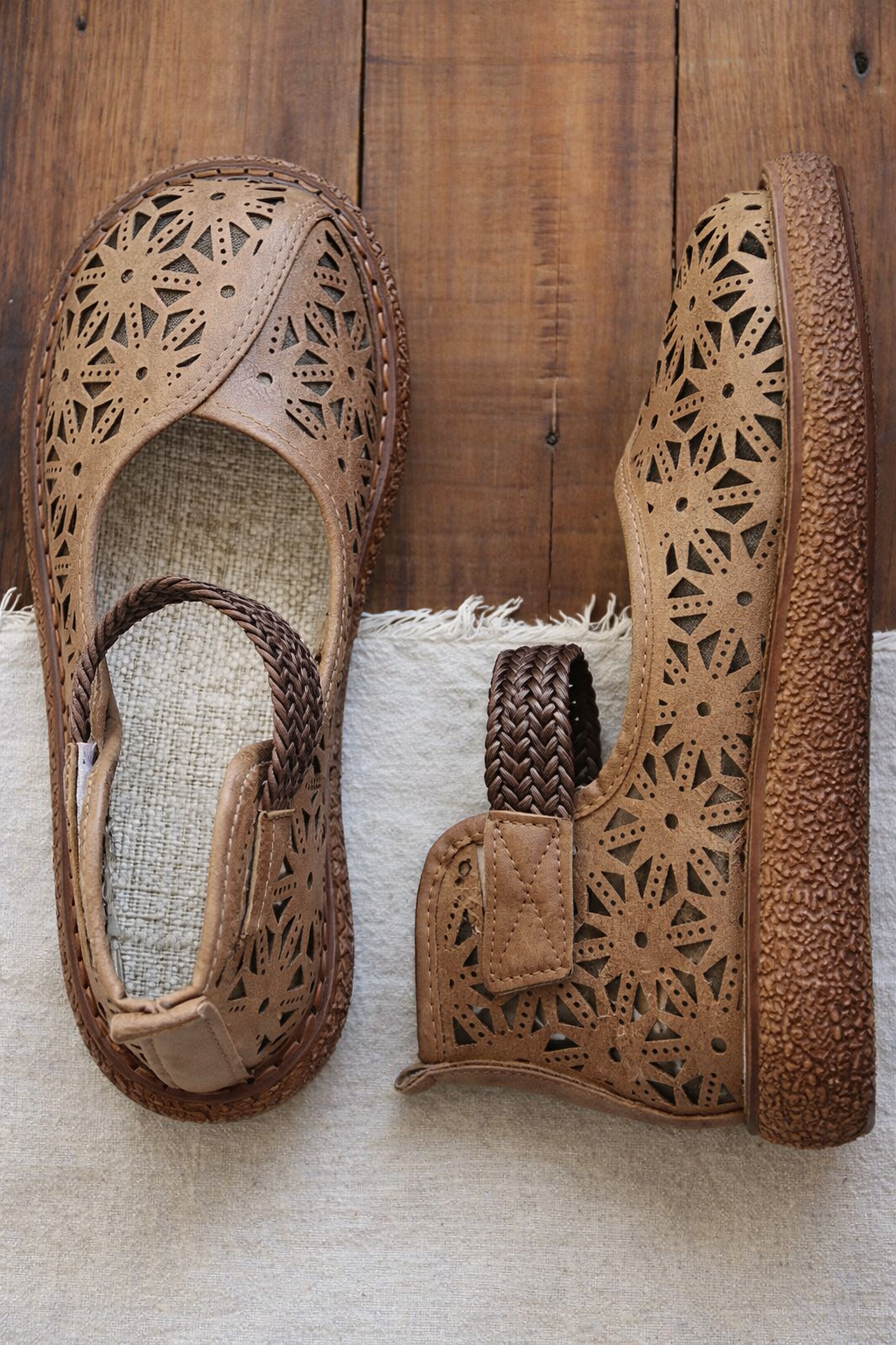 Bianca | Orthopedic Cutout Leather Flats – Breathable Comfort Slip-Ons