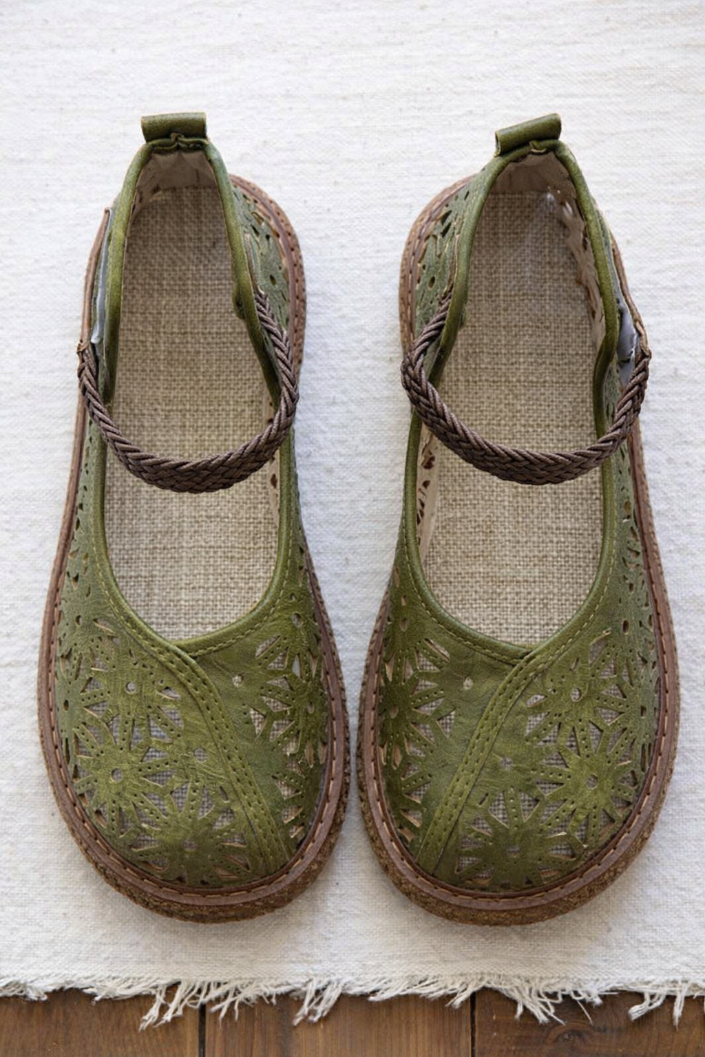 Bianca | Orthopedic Cutout Leather Flats – Breathable Comfort Slip-Ons